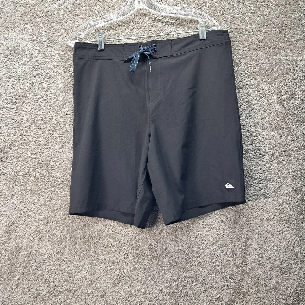 Quiksilver Mens Black Board Shorts Size 34 Swim Trunks RN 169009 7081
